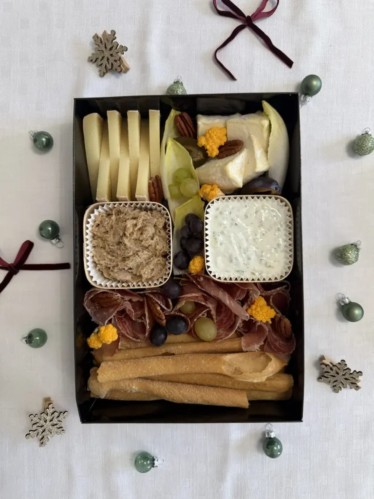 Plateau fromage et charcuterie de Noël livré à Paris